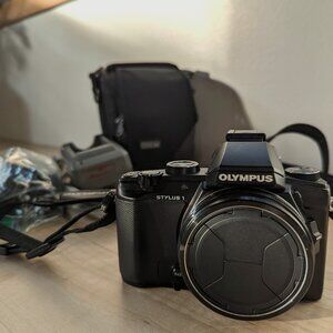OLYMPUS Stylus 1: 12 MP Digital Camera with 10.7X f2.8 Zoom Lens (28-300mm zoom)